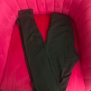 lululemon wunder under leggings in black. Size 2 Tall (28”)